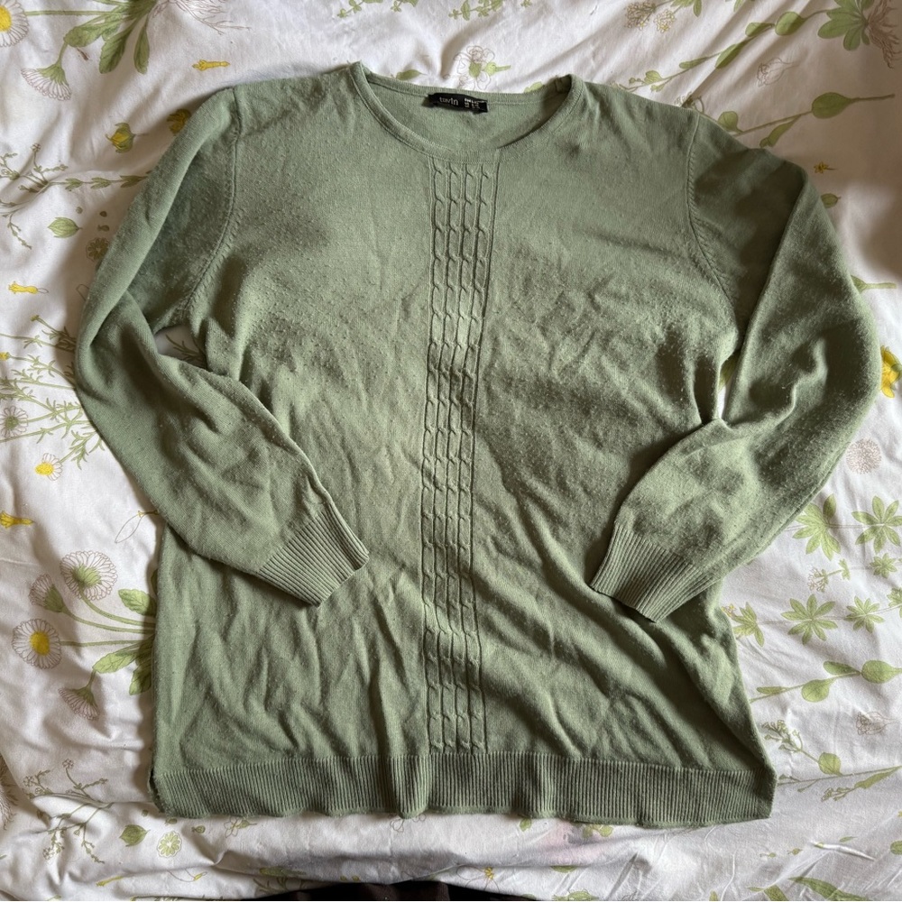 Cozy Green Crewneck Sweater with Soft Knit Fabric